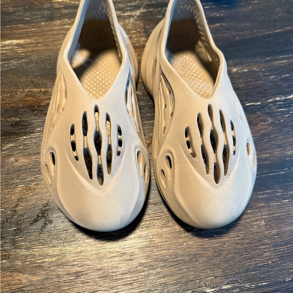 Yeezy foam runners - Picture 2 of 3